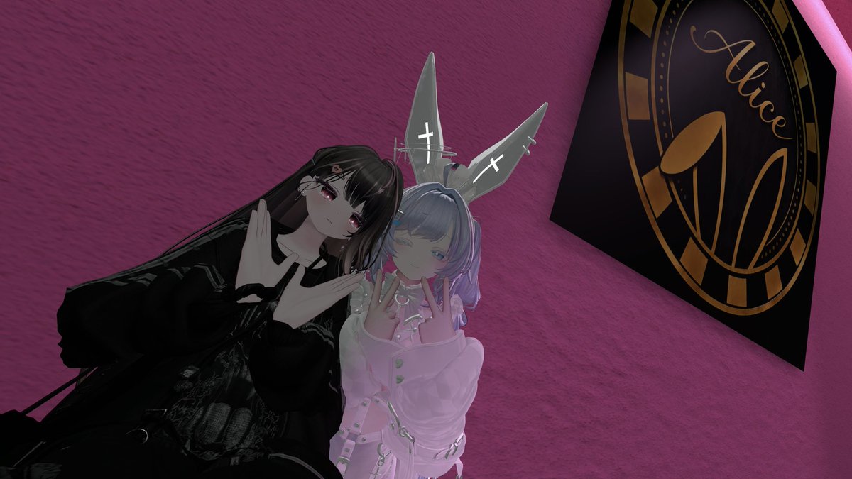 MashiroYu_VRC's tweet photo. たまたま見つけた　#VRC_Alice  さんに少しお邪魔させてもらいましたっ！
まだプレオープンってことでしたがキャストさんがめちゃめちゃ頑張って接客してくれてるのが伝わってすごく楽しかったです！！
また正式オープンしたらお邪魔しますっ！ https://t.co/tcrMFEwSiF