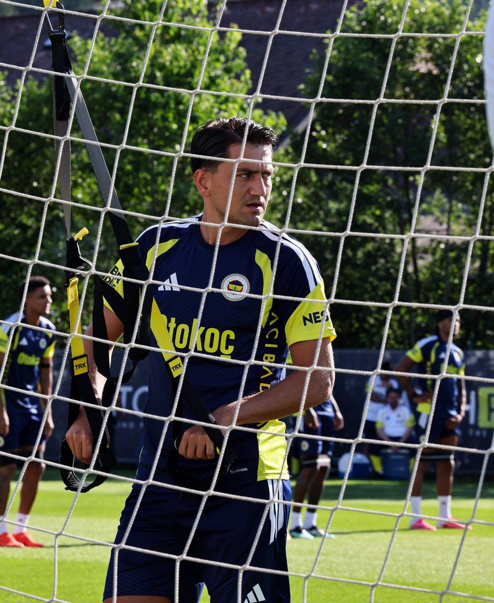 RegenFener's tweet photo. REGEN FENER ÖZEL | Çorum Futbol Kulübü,Futbolcumuz Cengiz Ünder'i transfer etmek için sıcak görüşmeler yapıyor. Cengiz Ünder ayrılığa sıcak bakıyor. Anlaşmanın sağlanması halinde Cengiz Ünder Çorum FK forması giyecek. Anlaşmanın yakın olduğunu söylemek yanlış olmaz! 
⏳️💛💙 https://t.co/zueSFzkUOc