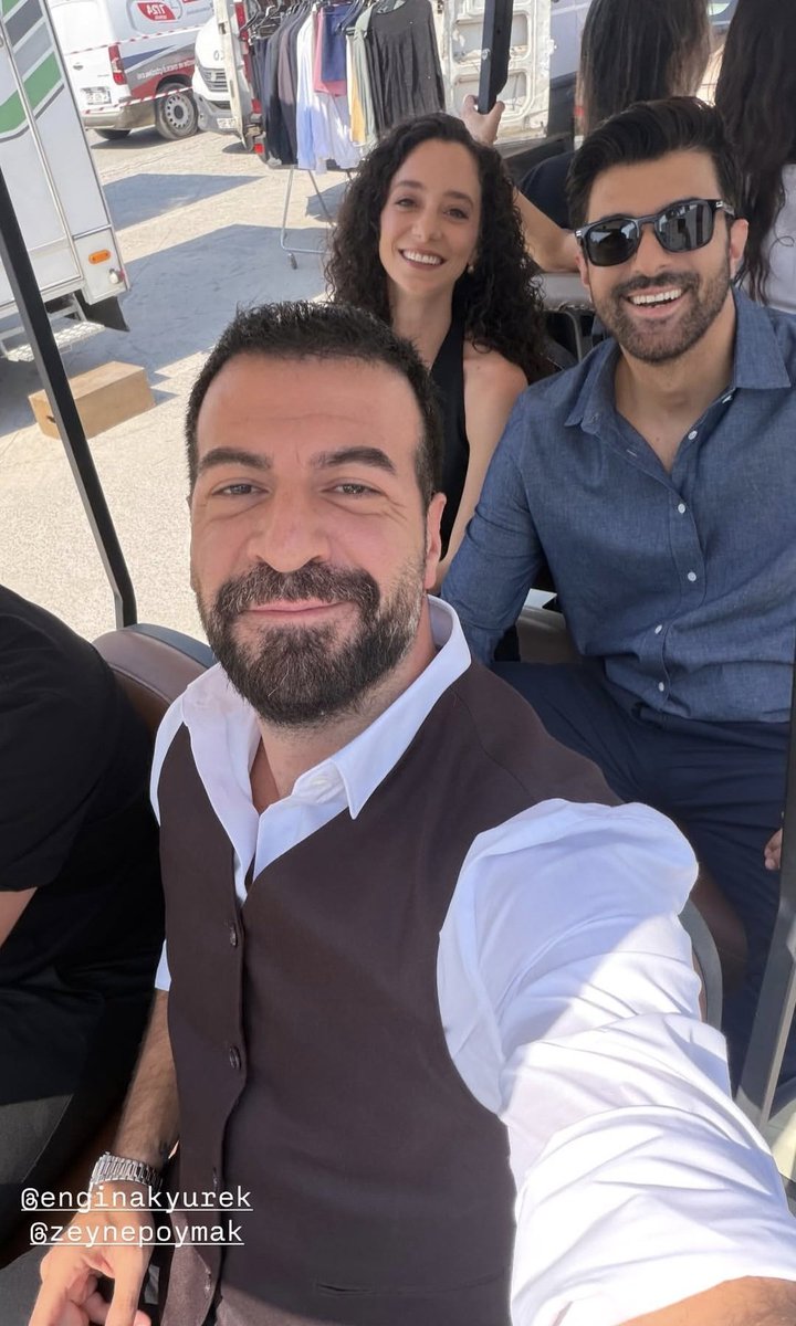 EnginAkyurekRD's tweet photo. Dia 8. #enfesbirakşam #oldmoney #EnginAkyürek #IsmailDermici #ZeynepOymak https://t.co/13DFYDokC1