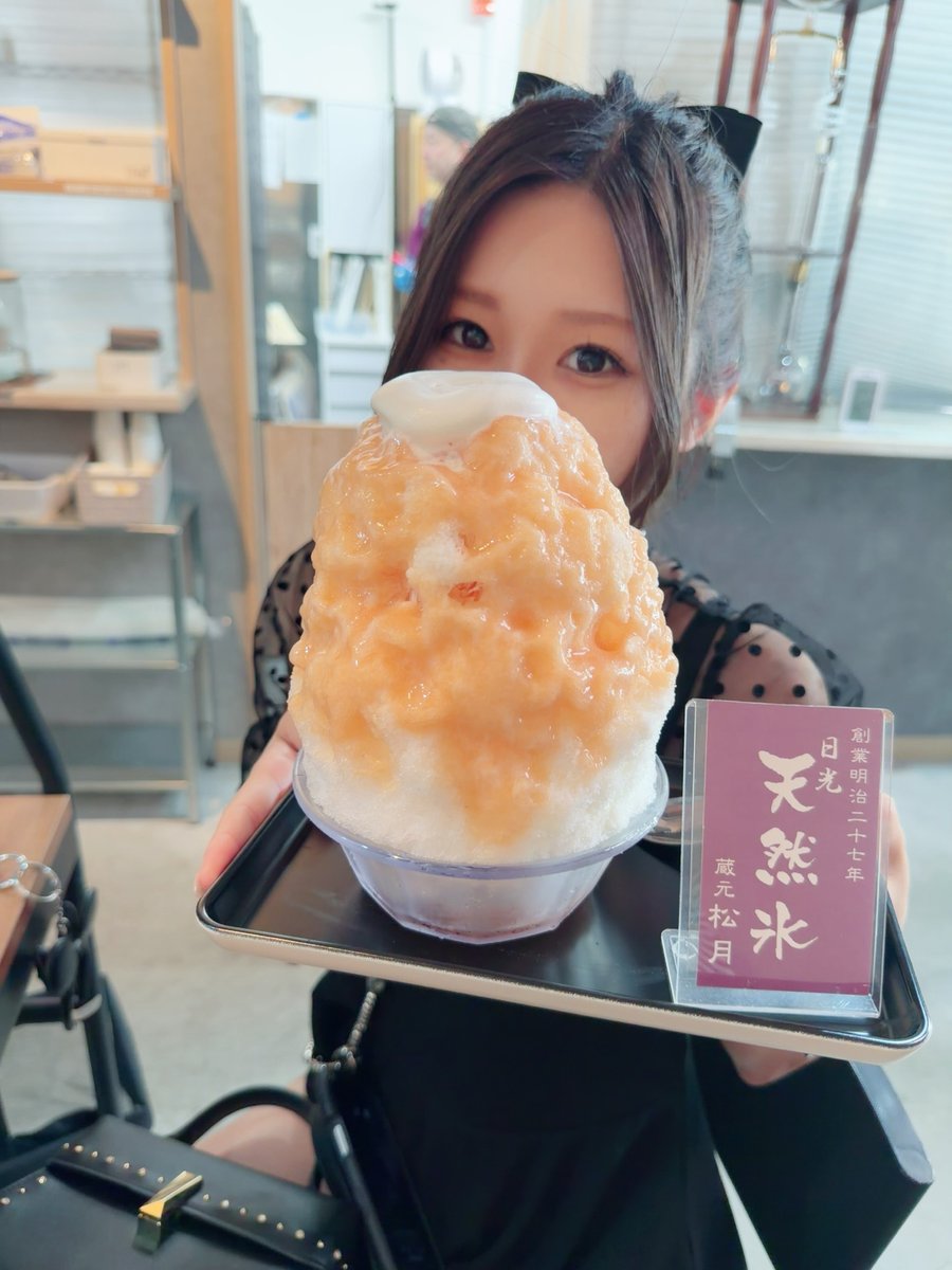 dynam_misono's tweet photo. おつやぽ〜う(  ֊  ̫ ֊)🍻✨

前回の続き〜っᐠ( ᐢᐤᐢ )ᐟ

華厳の滝 エレベーターで下まで
行くんやけどめっっっちゃ寒かった🥶 
( 氷の城レベル｡笑 )( 知っとる？笑 )

頭がｷｰﾝってならない かき氷～🍧

この前は夜で店空いてなかったから
初日に浅草リベンジしてきた〜( ง* ॑꒳ ॑*)ว
( 次で夏休み旅行編おわりだよー )

みんな明日からおやすみ〜？？
わたしは今日も明日も出勤〜( •̀∀•́ )🌟⋆꙳