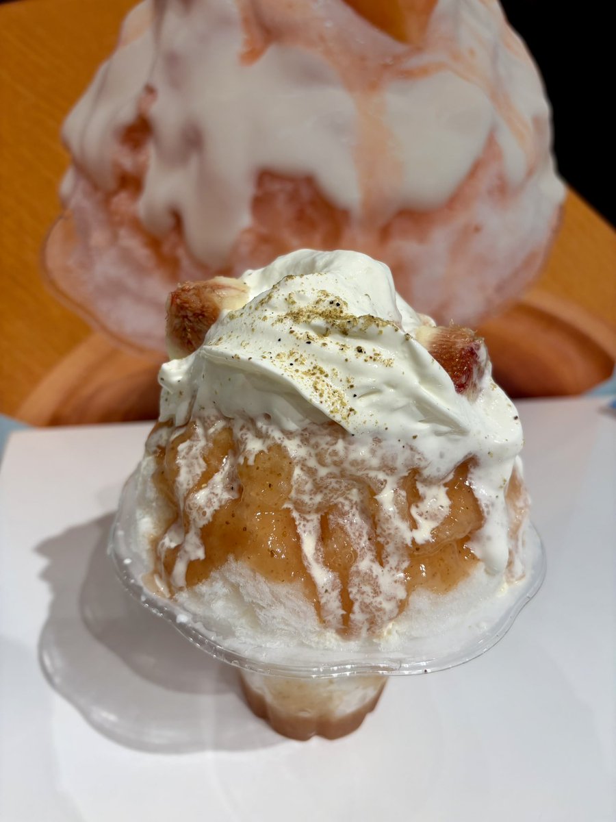 nagimero's tweet photo. 仕事終わに梅阪にて🍧お姉さん、エスプーマ乗せ過ぎて写真撮る前に垂れてきて焦った！美味でした♡ https://t.co/W0og69u0Ve
