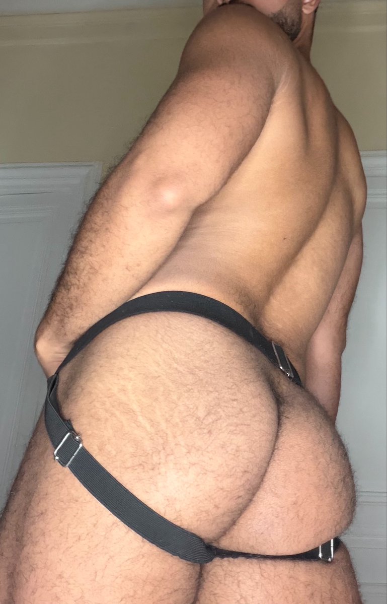 R2EduC's tweet photo. @XLHungAdenDaddy @Aussiemenexhib1 I really want ! https://t.co/IduxJlUXSk