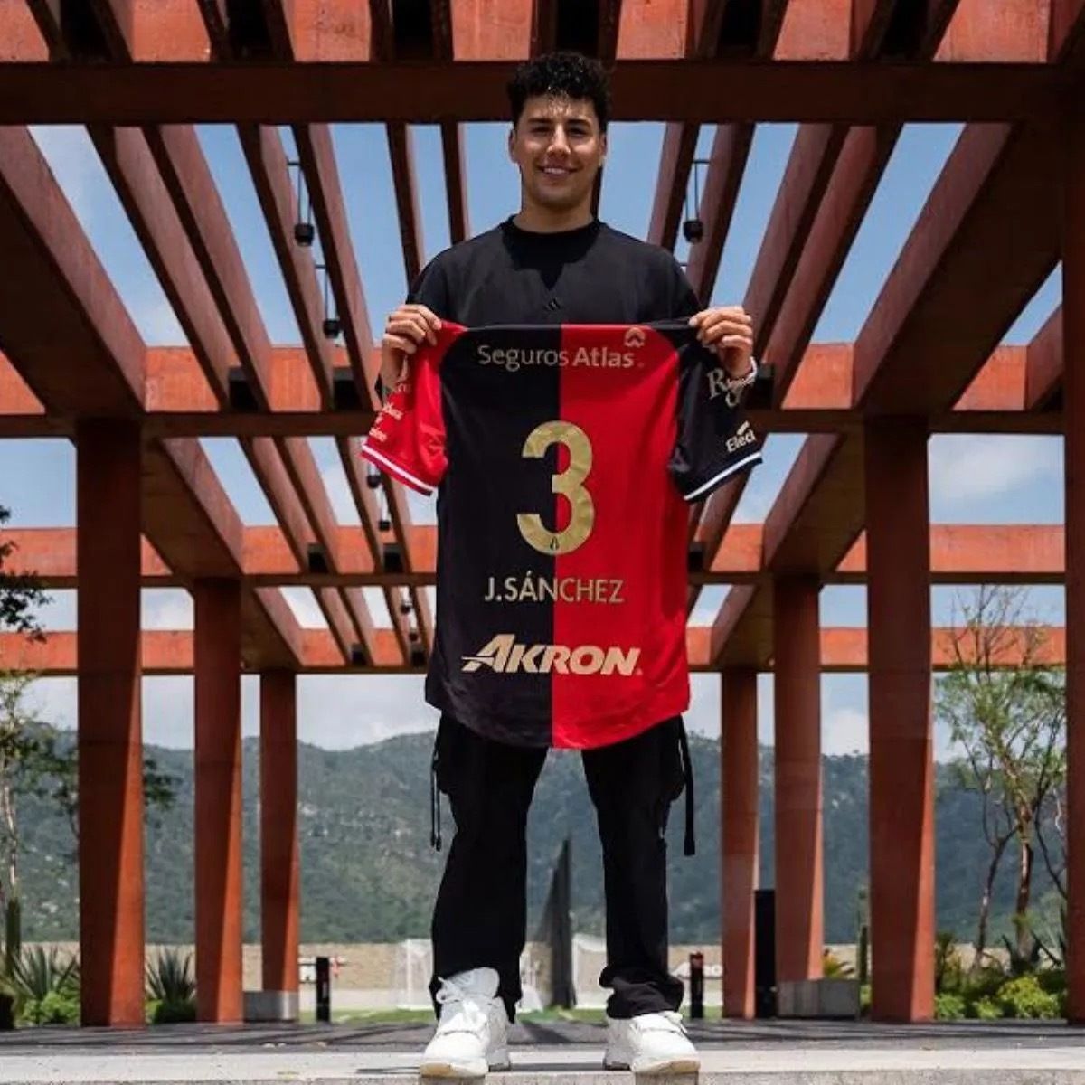 Antonio_Rosique's tweet photo. Mexicanos que estaban en Europa antes de la #CopaDelMundo2026 y que después de la justa mundialista regresan a la #LigaMX 

🇲🇽Orbelín Pineda
🇬🇷AEK Atenas ➡️ 🇲🇽Rayados

🇲🇽Jorge Sánchez
🇬🇷PAOK ➡️ 🇲🇽Atlas

🇲🇽César Huerta
🇧🇪Anderlecht ➡️ 🇲🇽Pumas

¿Qué opinas? https://t.co/UmSEmI2rtU