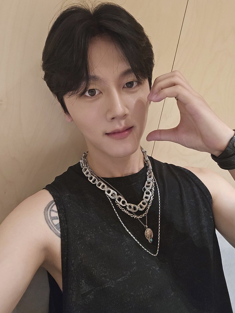SF9official tweet picture