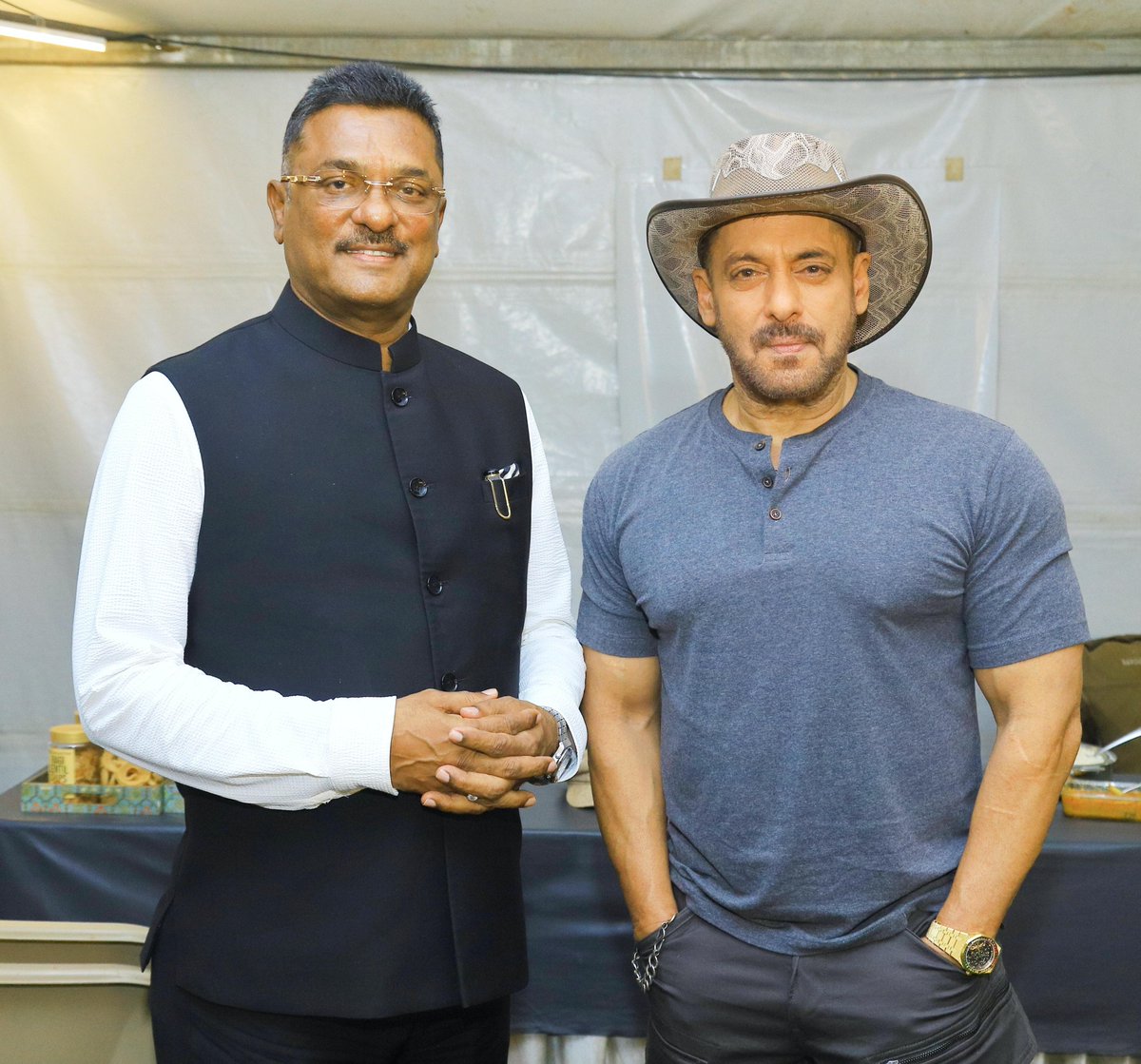 IBeingAdarsh_'s tweet photo. LATEST: Here comes the Pic of Megastar #SalmanKhan from the sets of #SVC63 Monster!🔥

He is looking so good and fit. Can't wait to witness his magic on-screen. #SalmanKhan https://t.co/0NjGd0yYRb