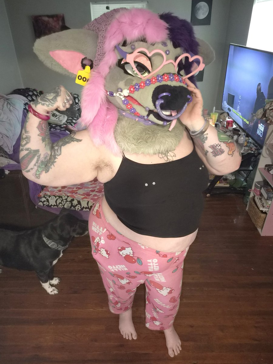 babybloodlet's tweet photo. good morning, I'll be your strongfat nonbinary bear trade cow for the day OwO 

#furry #furryad #fursona #fursuit #murrsuit #murrsuiter #alt #tattoos #piercings #chubby #bbw #pawg #nonbinary #strongfat https://t.co/3KosZ0cPka
