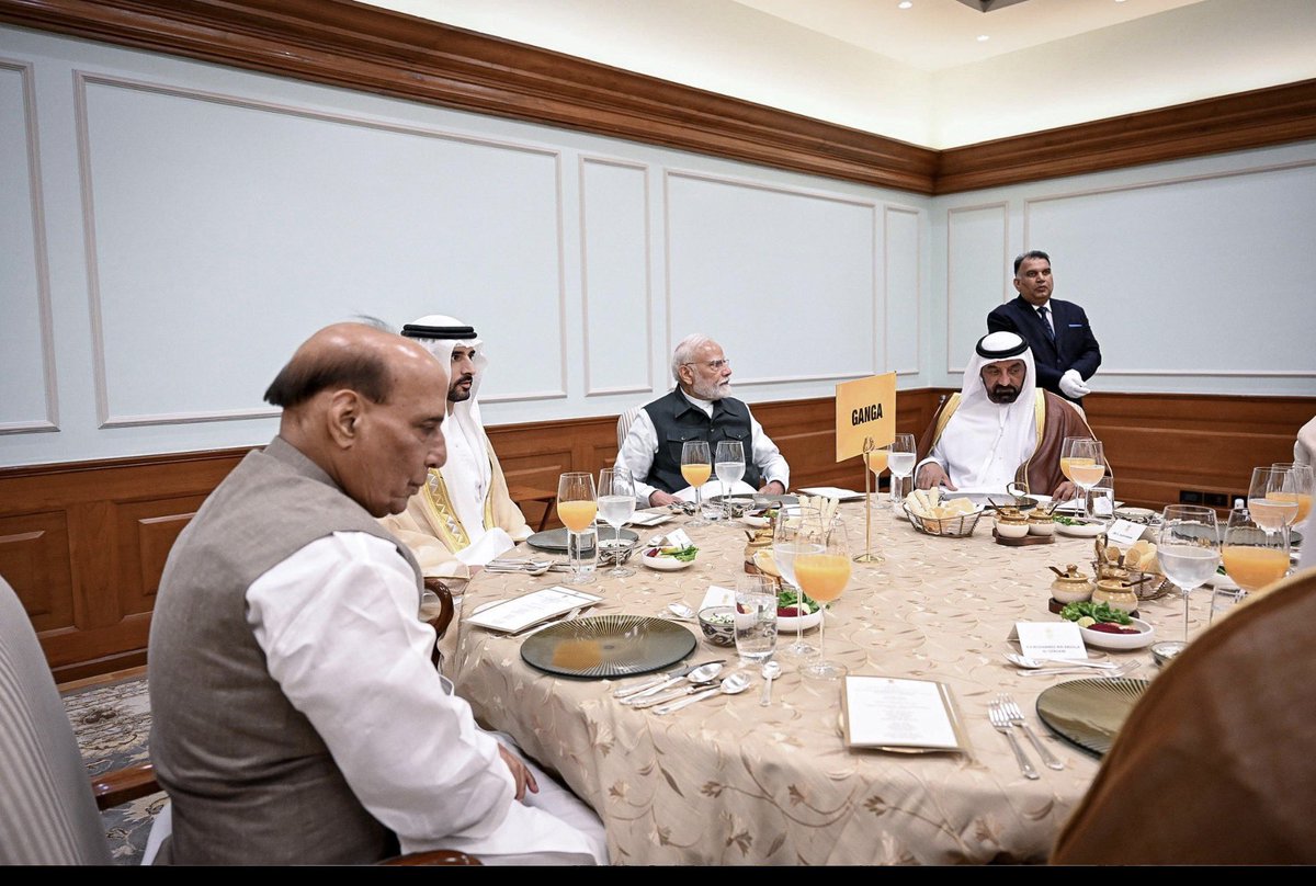 RealHistoryPic's tweet photo. Few vegetarian leaders enjoying Dal Gosht with their Arab friends — Vegetarian eats the Dal, friends take care of the Gosht. (2025) 😂 https://t.co/qSWCGy08gJ
