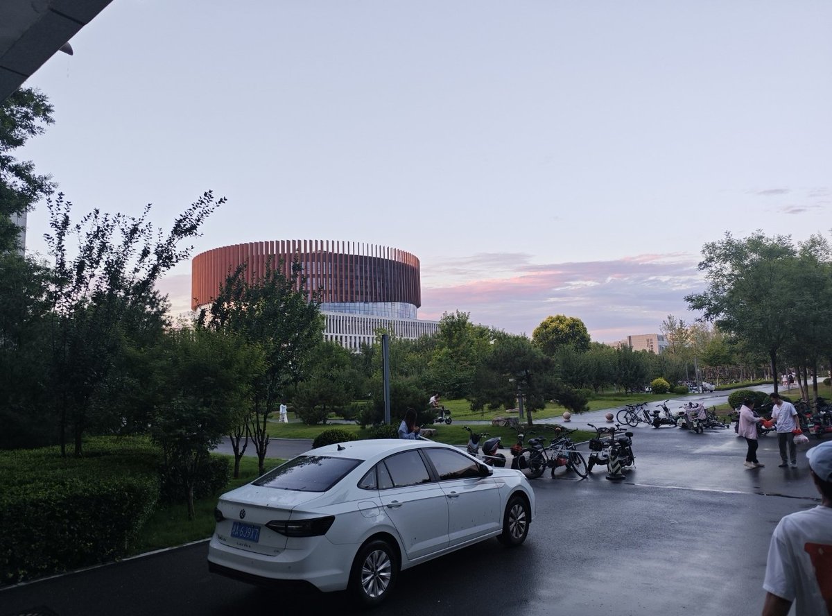 ChengDu76302's tweet photo. @SakariasFrette @BarelyTrying92 @SariArhoHavren 一些我学校的照片，也给你看 https://t.co/K5kCsk2EnE