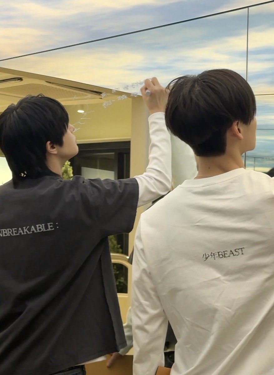 sangwonib's tweet photo. exhib date tah iki https://t.co/lHgbA6CEGi