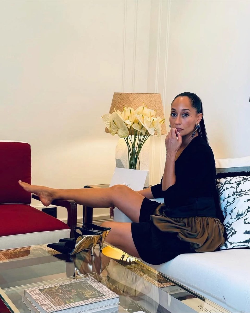 just__Alli's tweet photo. At 53, actress Tracee Ellis Ross has officially announced on her Instagram story that she is expecting her first child. Sources reveal the Black-ish star used an anonymous sperm donor, choosing to embrace single motherhood and raise her child on her own terms. https://t.co/61DpyNTC55
