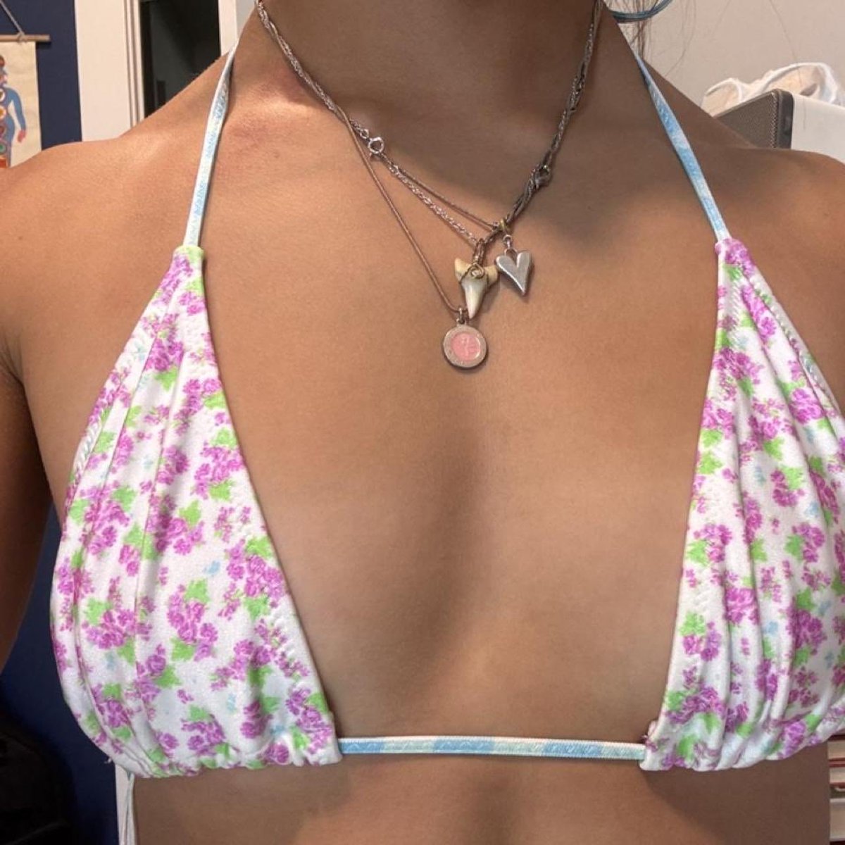 DepopFinds3's tweet photo. Cute white/pink bikini set
meenja_d1 https://t.co/khORMDXERI