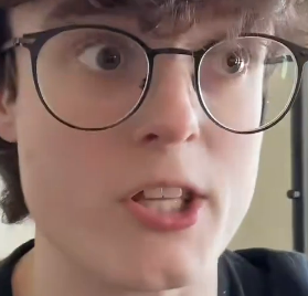 zyncez's tweet photo. @JakeTbird that face you get when you convince a 6 y/o they can be a cookie https://t.co/DdqmAOIbw6