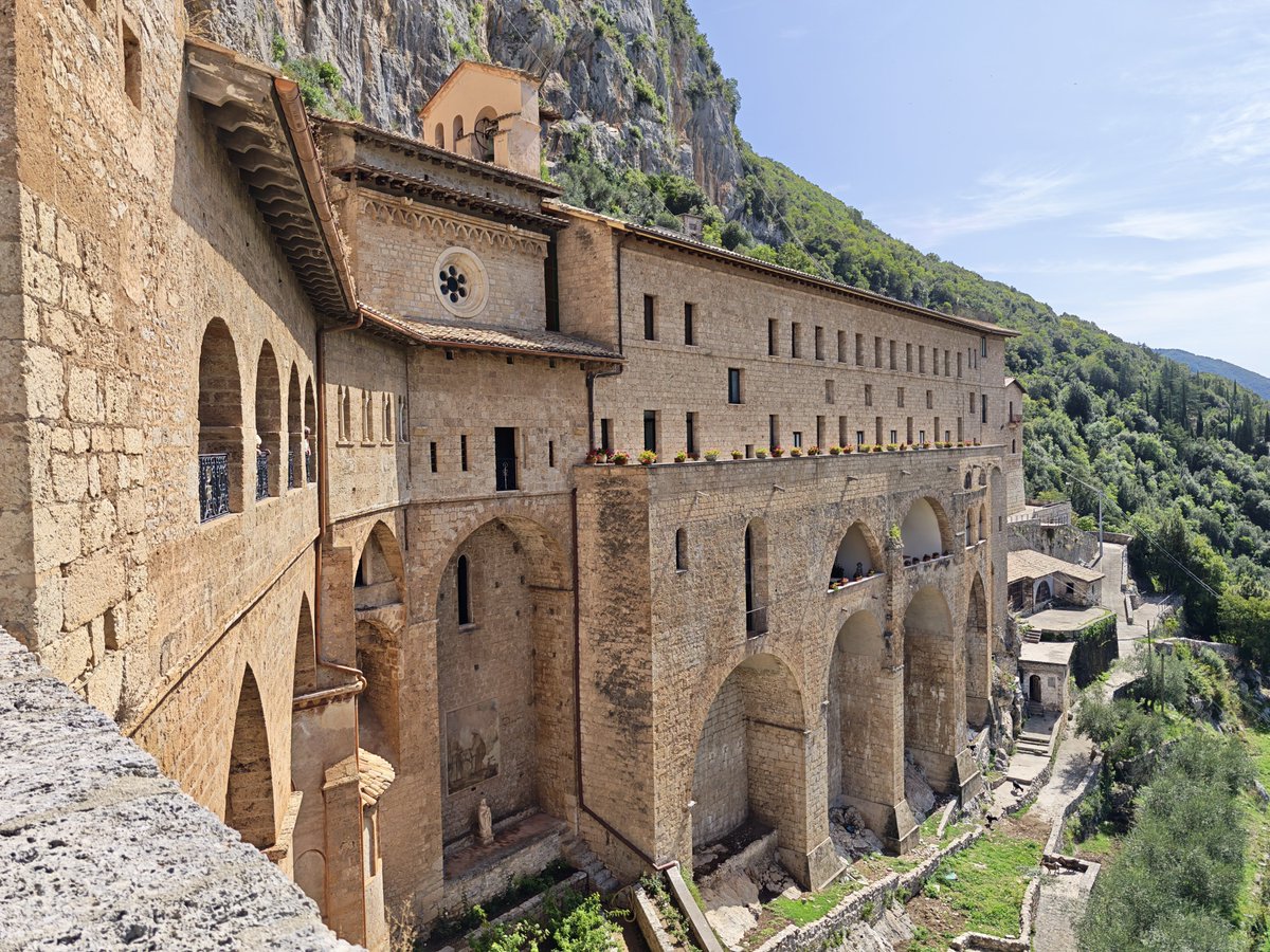 MementoRoma's tweet photo. The Sacro Speco di San Benedetto, the extraordinary monastery of St Benedict at Subiaco, was today’s destination.

I am almost without words. An utterly fantastic and incredibly special place, with frescoes that are simply extraordinary.

Stay tuned for more photos, videos and details.