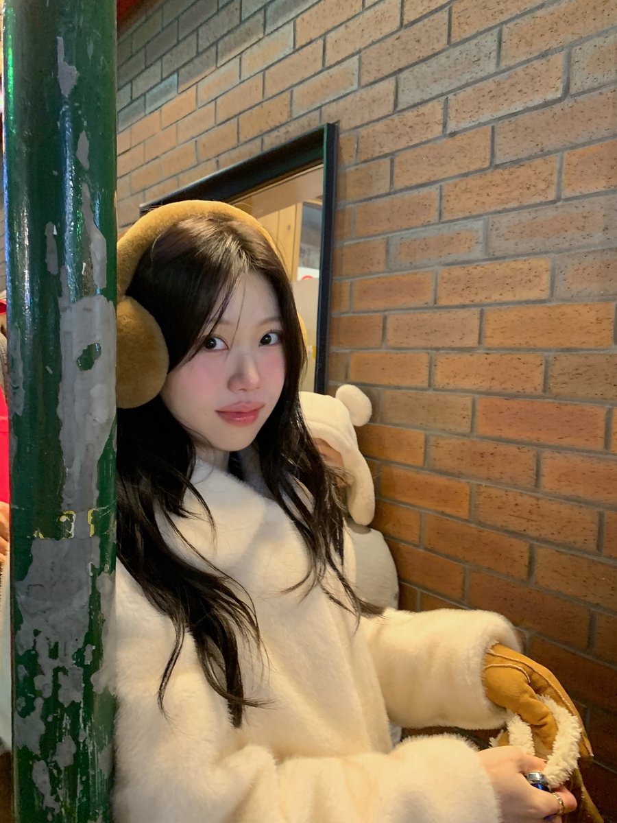 desmondiko's tweet photo. もし魔法が使えるなら、今すぐ君のそばに飛んでいきたいな。ふとそんなことを考えた。 👀
HNwTh https://t.co/c6Nz3dxR2M