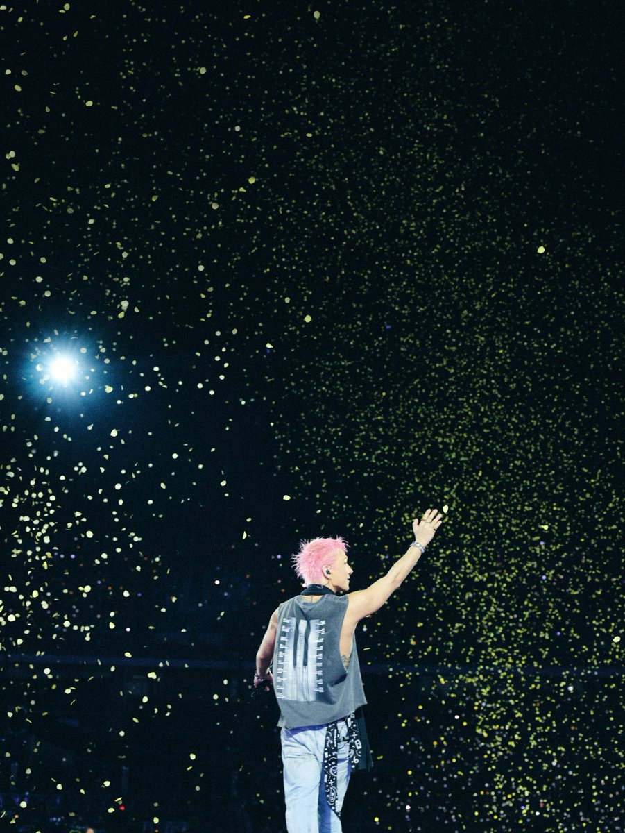 TBLlifes's tweet photo. A glimpse into Taeyang's “COSMOS” photo dump. ✨💛

#TBLlife #TAEYANG #THEBLACKLABEL https://t.co/boMUlEz9W0