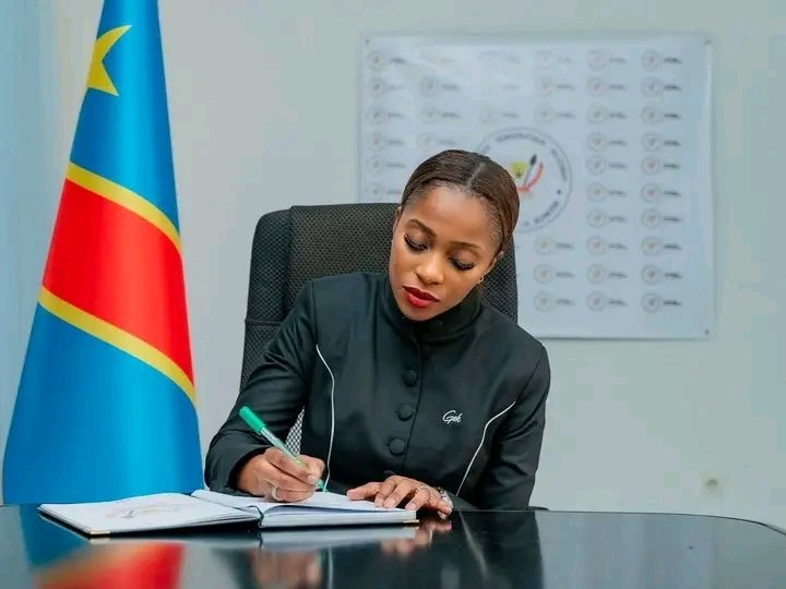 KadimaLoi's tweet photo. 🇨🇩✍️L'adversité ne définit jamais une destinée. Ce sont les résultats qui témoignent de la valeur d'un engagement.

Pendant des années, la jeunesse a été reléguée au second plan. Aujourd'hui, elle retrouve progressivement sa place grâce à une vision portée par des actions concrètes.

Notre responsabilité est de soutenir ceux qui travaillent avec détermination pour l'avenir de la jeunesse. Restons mobilisés derrière la ministre de la Jeunesse, @GraceKutino , et accompagnons la vision du Chef de l'État @FelixUdps pour une jeunesse forte, consciente et actrice du développement de la RDC. 🇨🇩
@Muyumba 
@Anthony_Nkinzo
@DeniseNyakeru 
@seigneurCHRIS01 
@AngelKazadi