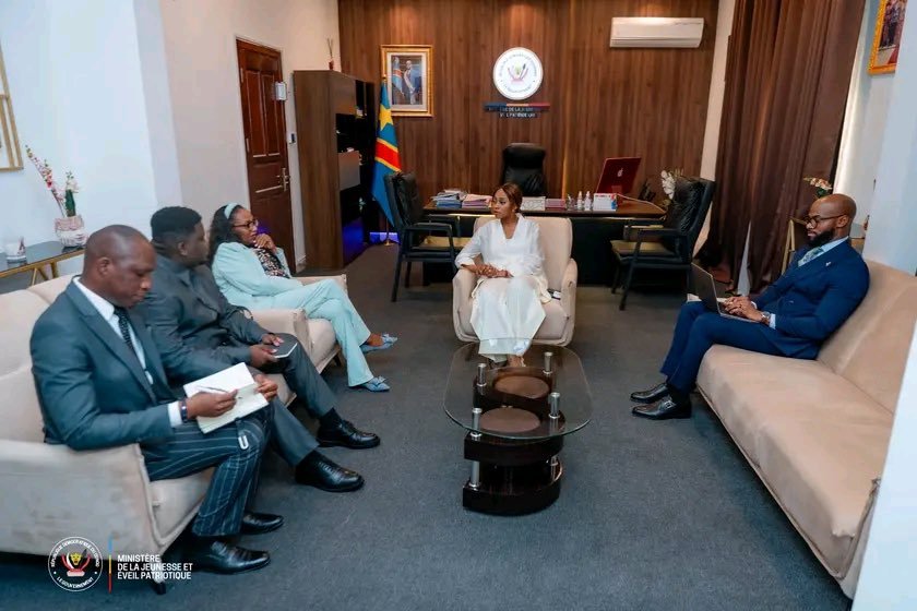 KadimaLoi's tweet photo. 🇨🇩✍️L'adversité ne définit jamais une destinée. Ce sont les résultats qui témoignent de la valeur d'un engagement.

Pendant des années, la jeunesse a été reléguée au second plan. Aujourd'hui, elle retrouve progressivement sa place grâce à une vision portée par des actions concrètes.

Notre responsabilité est de soutenir ceux qui travaillent avec détermination pour l'avenir de la jeunesse. Restons mobilisés derrière la ministre de la Jeunesse, @GraceKutino , et accompagnons la vision du Chef de l'État @FelixUdps pour une jeunesse forte, consciente et actrice du développement de la RDC. 🇨🇩
@Muyumba 
@Anthony_Nkinzo
@DeniseNyakeru 
@seigneurCHRIS01 
@AngelKazadi