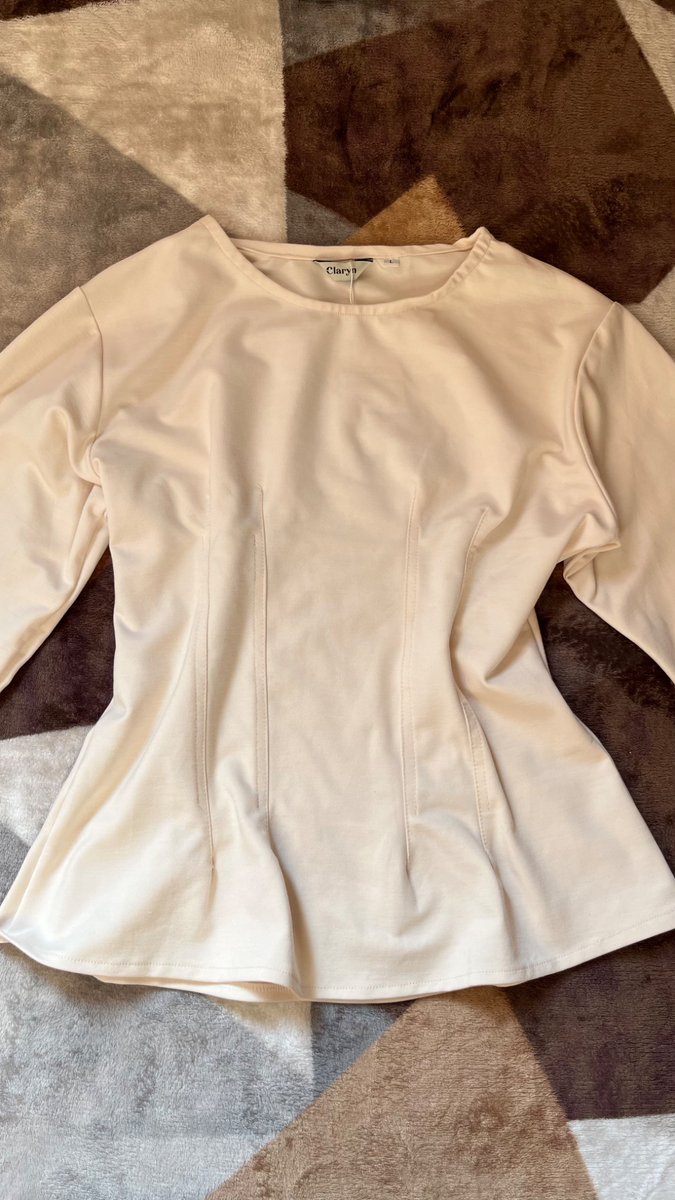 urmi_ne's tweet photo. @unicefess CLARYN  Lucy Top size L New masi ada label tag
Beli: 120k
Jual: 95k https://t.co/JY02ViUGSu