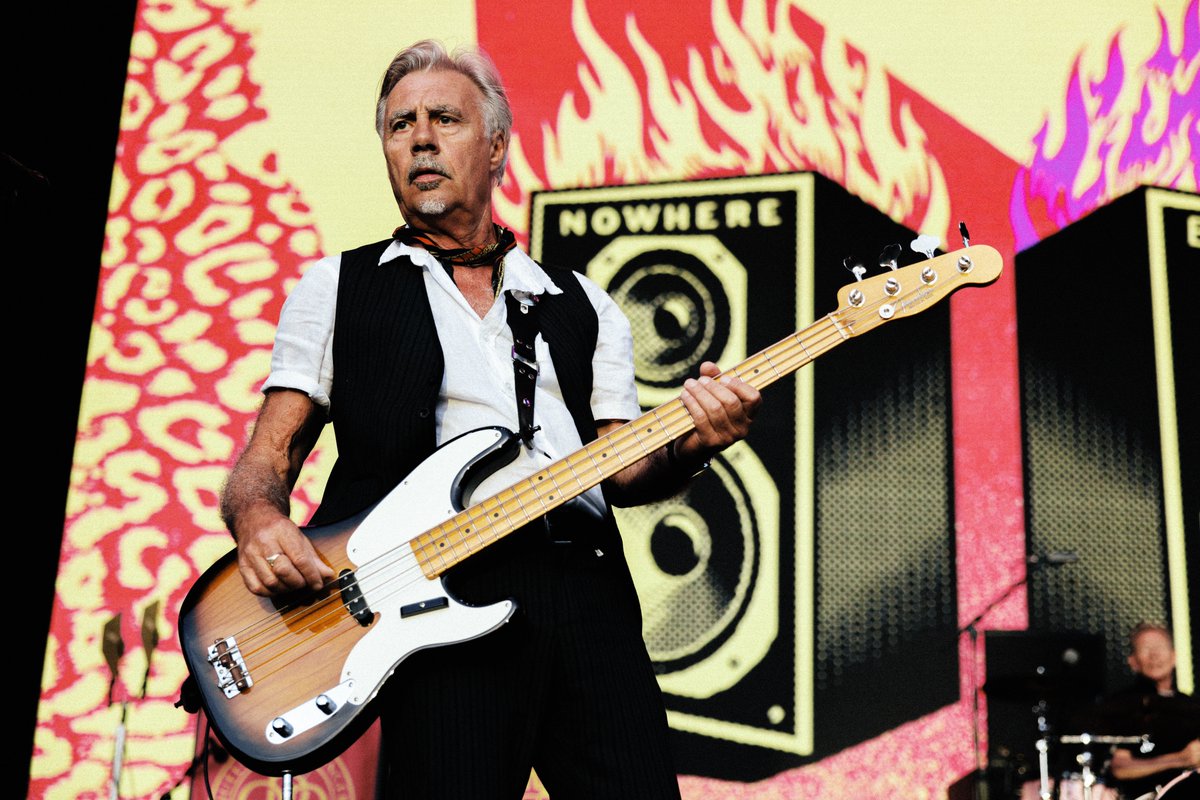 CarterandCJM's tweet photo. happy 70th birthday Glen 😎🎸
📷Josh Halling https://t.co/gN1r3QKBdo