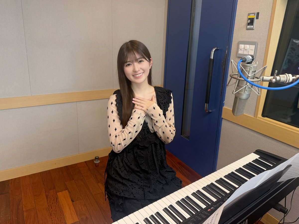 nogizaka46's tweet photo. 本日8月26日(水)24:00〜、
BAYFM「乃木坂46 小川彩のbaby baby maybe」に、#小川彩 が出演します🍅🤍

あの曲を、ピアノ弾き語りで披露します👀💘

みなさま、ぜひお聴きください🎹

https://t.co/ONOcTyhE0o

#ベビベビメイビー
#乃木坂46 https://t.co/JyP6rGbsxu