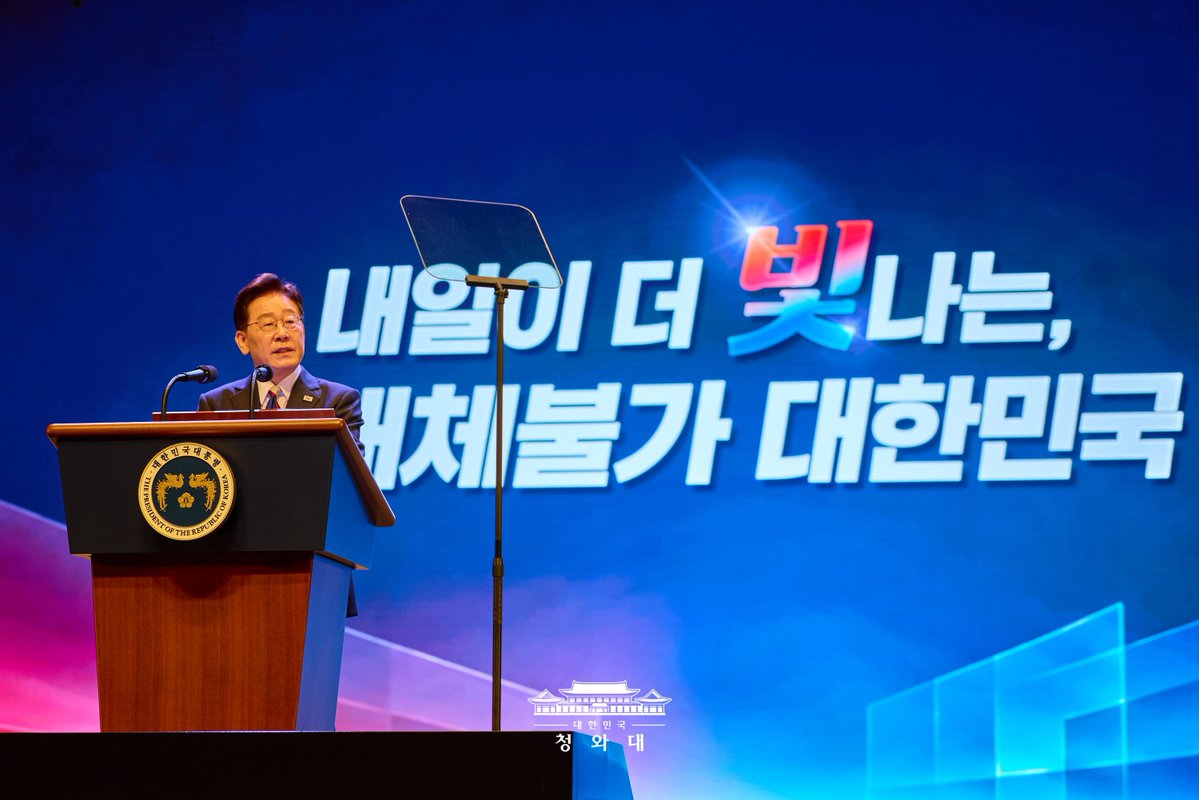 13mks49's tweet photo. @Jaemyung_Lee 역사를 바로 알려야 합니다.
일제강점기때 인생을 송두리째 빼앗긴  
일본군 위안부 피해자분들께 위로를 드립니다.

뉴라이트= 일본의 대변인의 역사책은 일본으로 수출하던가?
없애야 합니다.

역대 최고의 K-이재명 대통령님~
노고에 감사드립니다~🙏🙏🙏 https://t.co/75MRYY1lJs