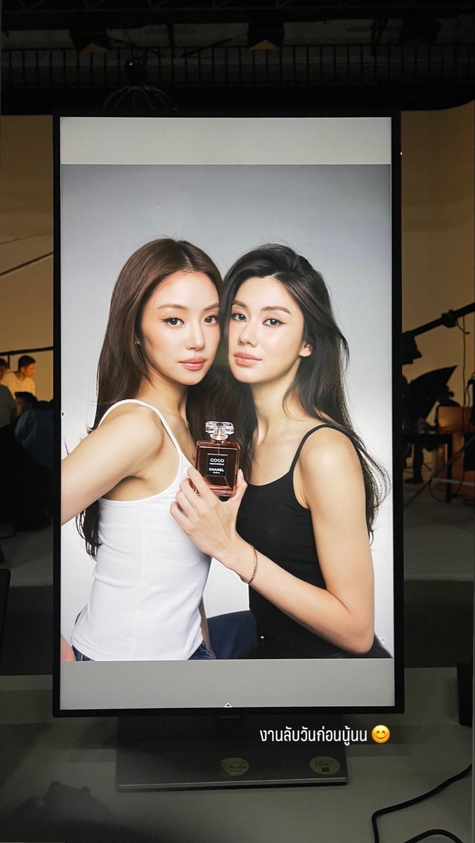lloudoa's tweet photo. ahh lenamiu look so good here i wish i was a perfume jk https://t.co/lcgtNAB4y3