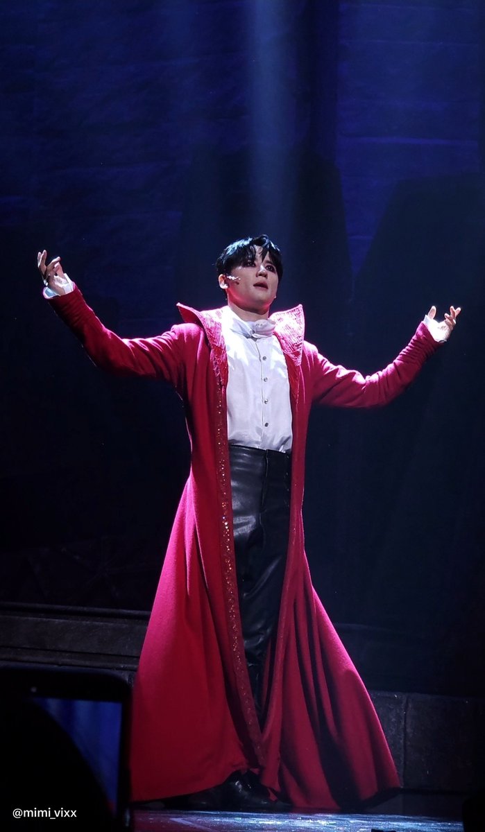 mimi_vixx's tweet photo. 20260826 뮤지컬 #드라큘라 

2020년부터 돌아올 때마다 관람하고 있는데 준수는 어떻게 매 공연마다 레전드일 수가 있지? 첫 등장에 목소리로 압도하고, 젊음을 되차잤을 때 미모로 압도하고. 노래는 말할것도 없고, 연기가 진짜 미친 거 같애. 

#김준수 #XIA #KIMJUNSU https://t.co/7Nu18jZuig