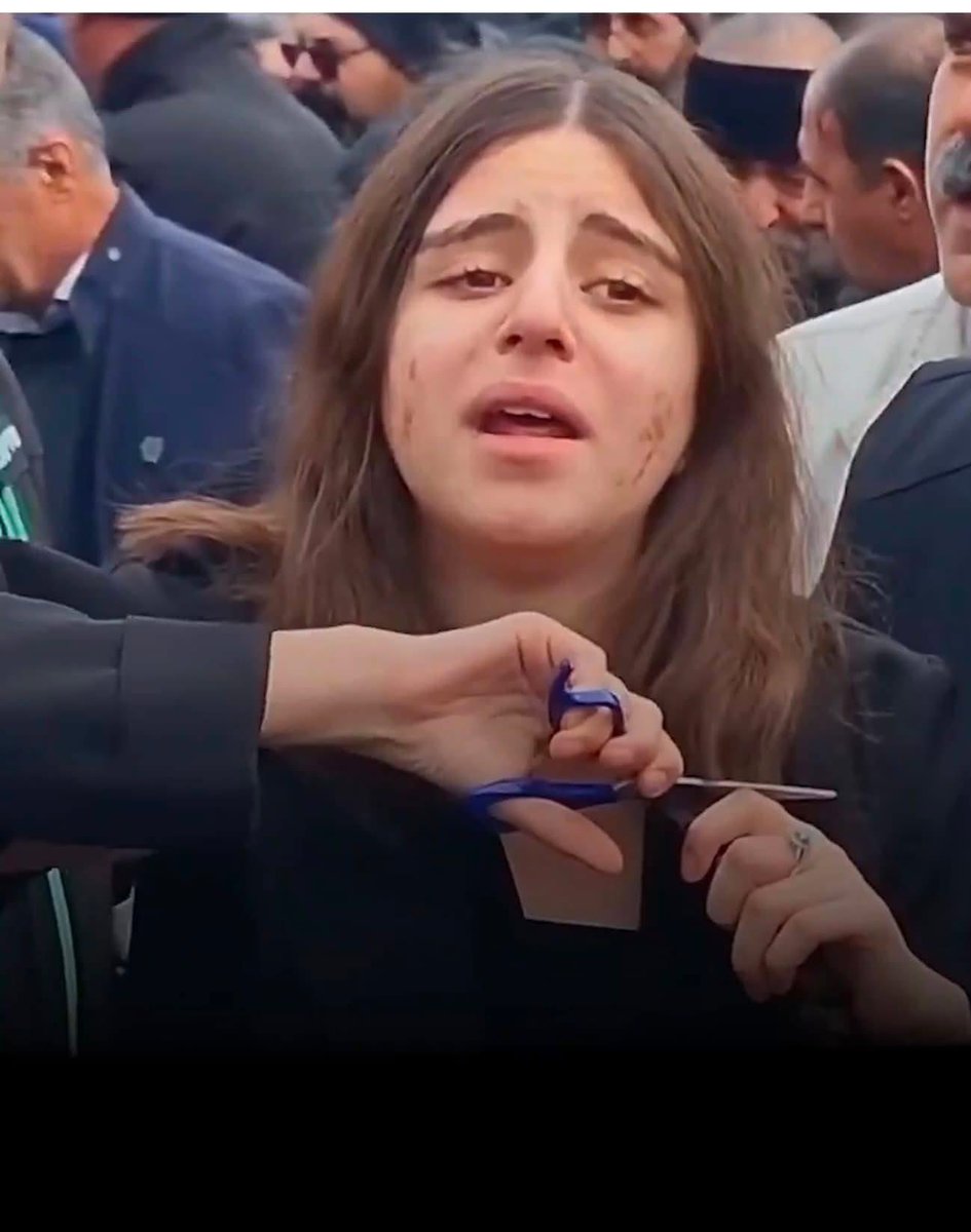 AlinejadMasih's tweet photo. A woman cuts her hair at her sister’s funeral in #Iran, because the regime shot her sister in the head for the crime of peacefully protesting and demanding freedom.

Her name was Melika Dastyab.
She was 21, a musician, economics student and she was dead by security forces while her sister stood next to her.

Let me be clear with Western female politicians, especially those in leadership positions in Europe: Do not cut your hair in symbolic solidarity with Iranian women. Cut your ties with our killers.
Believe me cutting your hair for Instagram solidarity, doesn’t scare dictators. It doesn’t save lives. It just makes you feel better. Stop legitimizing our terrorist regime.