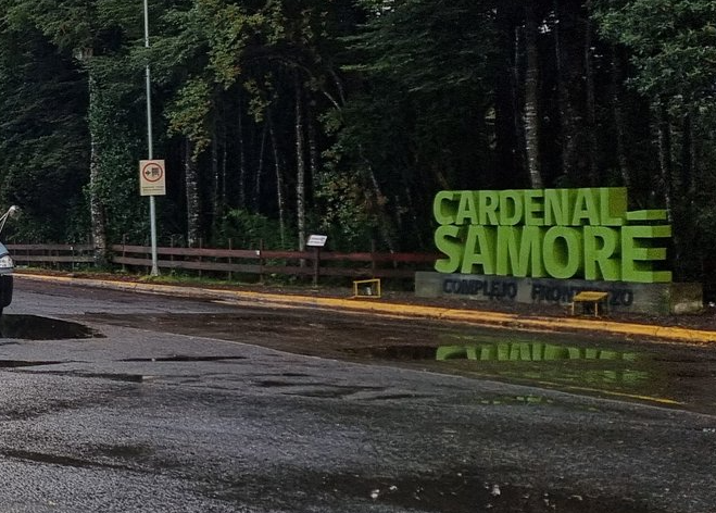 TTILosLagos's tweet photo. Pasos fronterizos:
➡️ Cardenal Samoré #Puyehue #Osorno habilitado de 08:00 a 18:00 horas con porte de cadenas. Planifique su viaje considerando precipitaciones y tramos con nieve en el límite internacional, Vialidad trabajando en despeje.
➡️ El Límite #Futaleufú y Río Encuentro #Palena de 08:00 a 19:00 horas para vehículos menores, hasta las 18:00 horas para camiones y buses. Rutas CH-231 y CH-235 transitables con precaución.