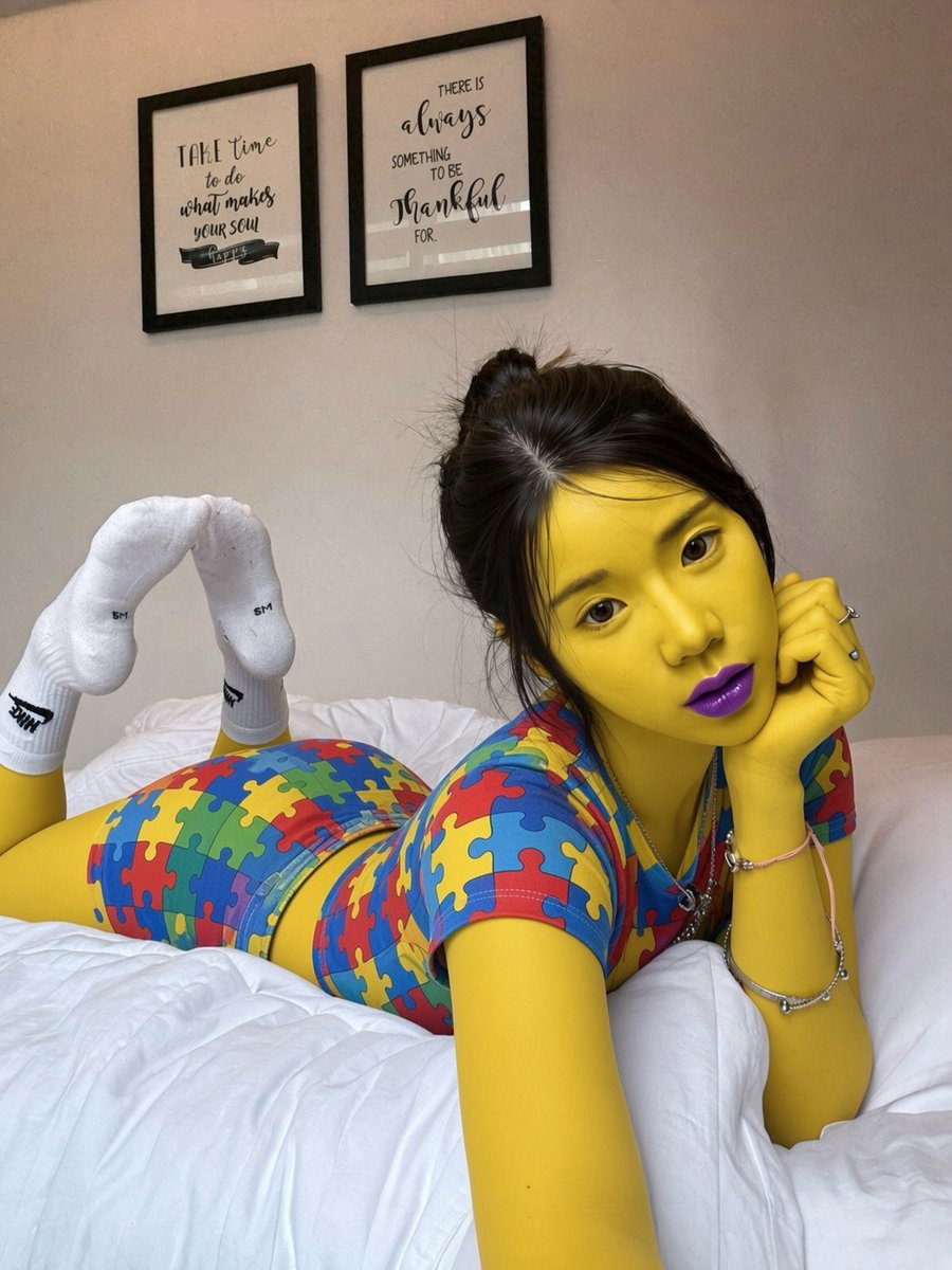pastelaspiemom's tweet photo. socked feet because you dont deserve feet, stim to bright colors and socks #aspie #socks #footfetısh #goonslop #lipstick #yellow https://t.co/P8VLhDpJ62