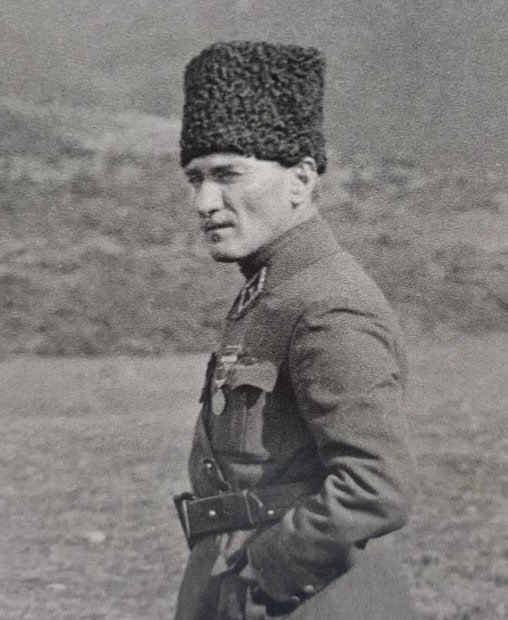 onur_1283's tweet photo. 27 Ağustos 1922, Pazar...

Başkumandan Mustafa Kemal Paşa'dan telgraf:

"Afyonkarahisarımız istirdat olunmuştur (kurtarılmıştır)." https://t.co/VLE4qJryP3