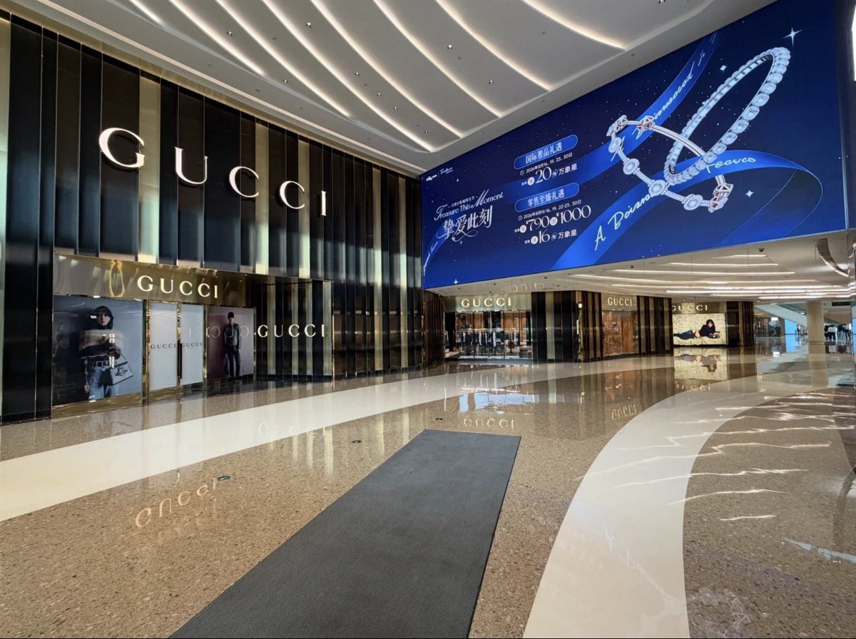 jinnieslamp's tweet photo. Jin’s Gucci Primavera campaign spotted in Tianjin! 🇨🇳

📍 Tianjin The MixC 

JIN FOR GUCCI PRIMAVERA
#JinxGucci #GucciPrimavera
#Jin #Gucci @gucci https://t.co/wrPgd7nDjp