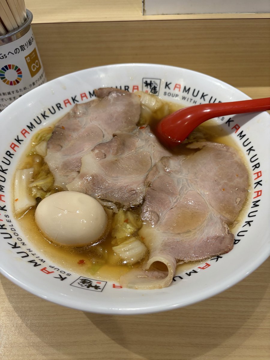 yoshi202603's tweet photo. 大阪　どうとんぼり神座　阪急三番街店
小チャーシュー煮玉子ラーメン https://t.co/bBjskosSth