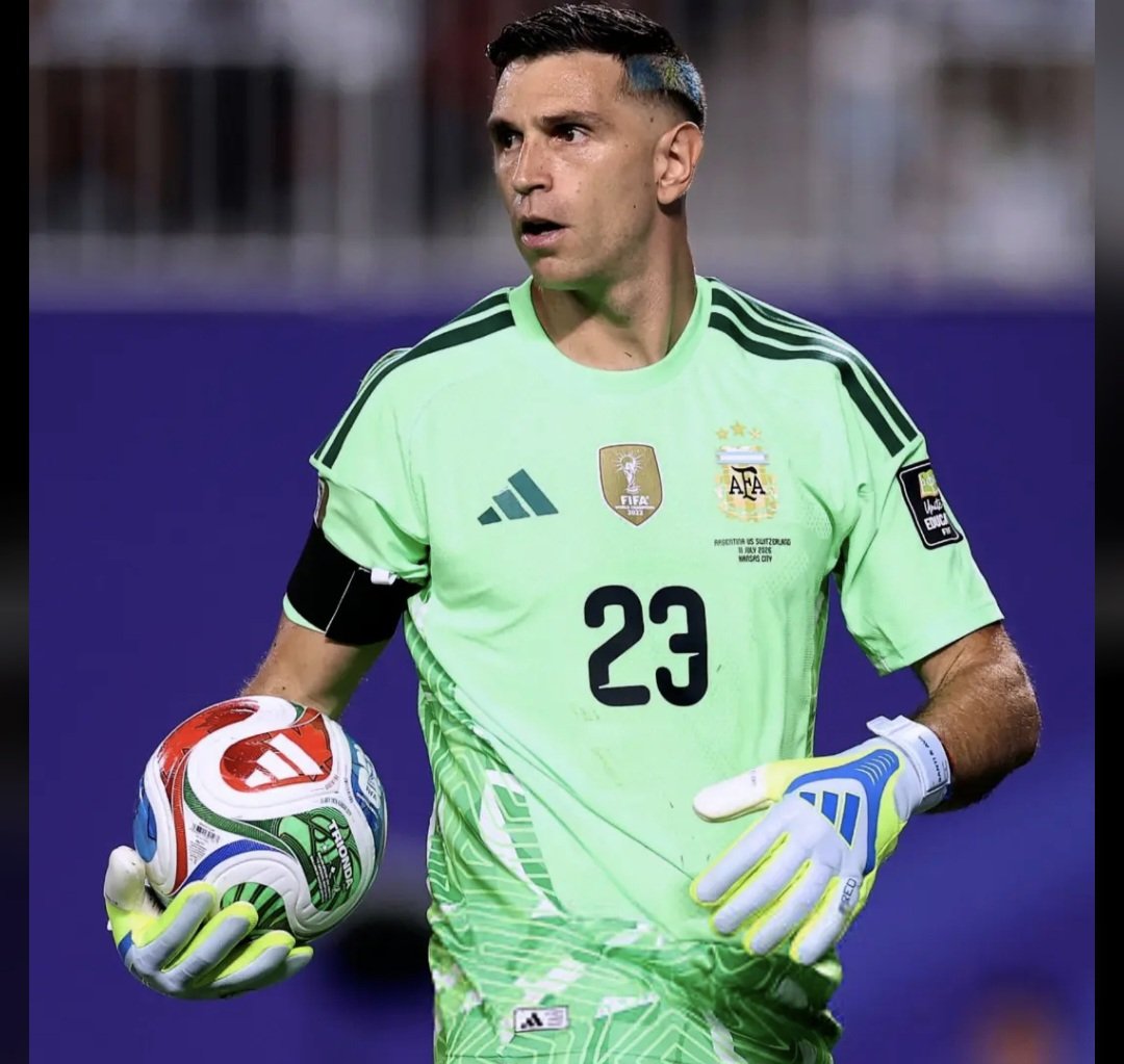 TheBlueDodger's tweet photo. 🔵🧤 Do you want Chelsea to sign Emiliano Martinez?

#CFC https://t.co/lbtKu9cURM