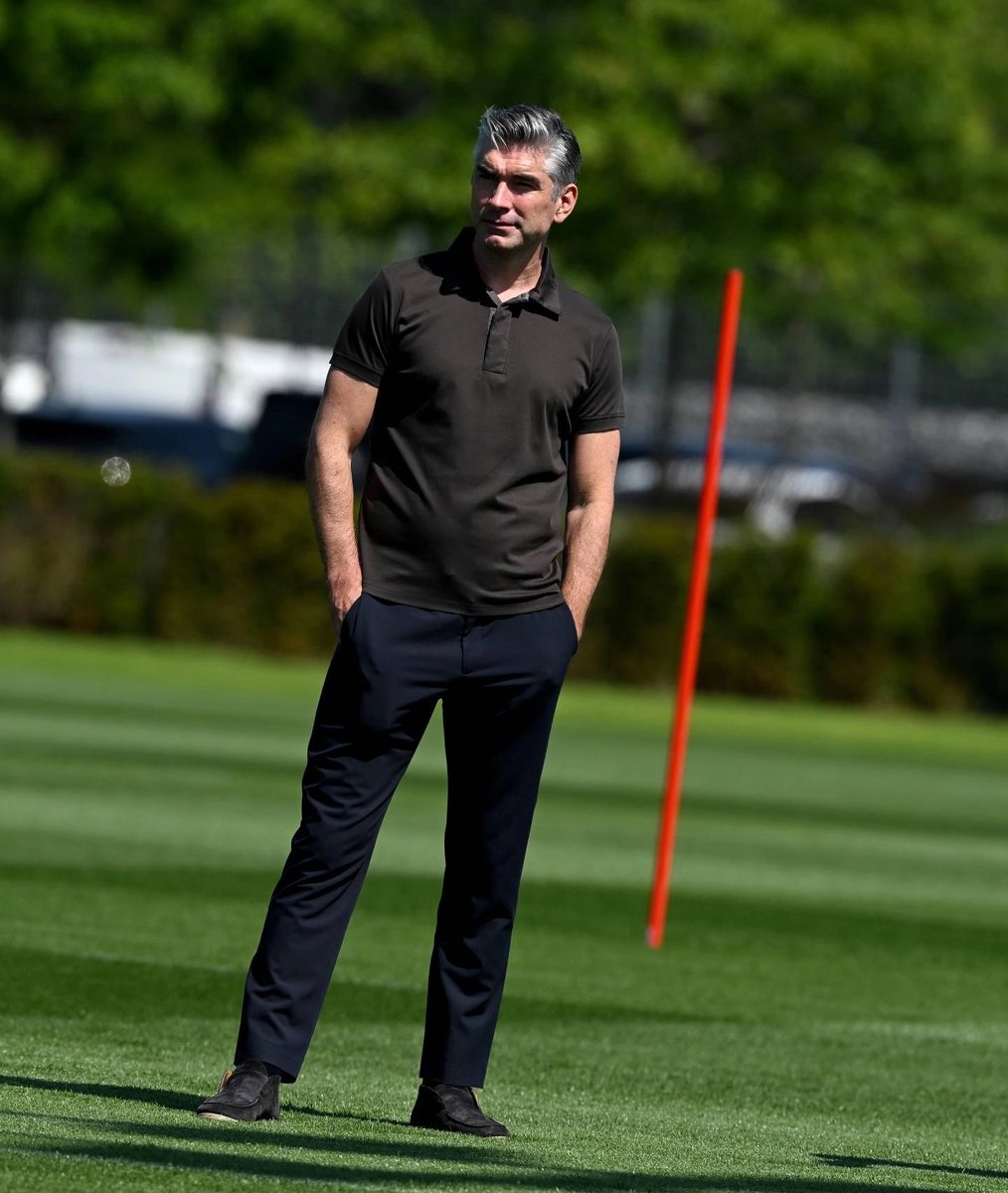 centrekop's tweet photo. Liverpool fans will always back any player we sign, but that doesn't change the fact that Richard Hughes is absolutely clueless.

12 months ago, didn't offer a new contract to Diaz because he was 28-year old but now panic buying Sarr who is the exact same age.

Zero planning. https://t.co/VpuhI848jC