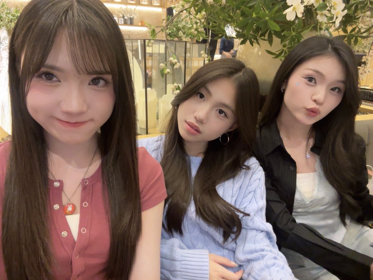 Gracie_JKT48's tweet photo. terimakasih banyak udah nemenin IDN Live, sama cici &amp; michie! maaf banget yaaa tadi livenya sempet terputus karena koneksi aku😭🙏🏻 https://t.co/2sllZXALBV