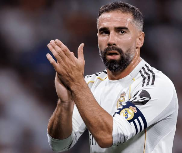 solofichajes123's tweet photo. Daniel Carvajal apura los últimos días de mercado para decidir su siguiente destino después de abandonar el @RealMadrid el pasado mes dejunio

▪️El lateral derecho de 34 años podría firmar por cualquier equipo una vez cerrado el plazo de fichajes, al ser agente libre, siempre que ese club disponga de fichas libres