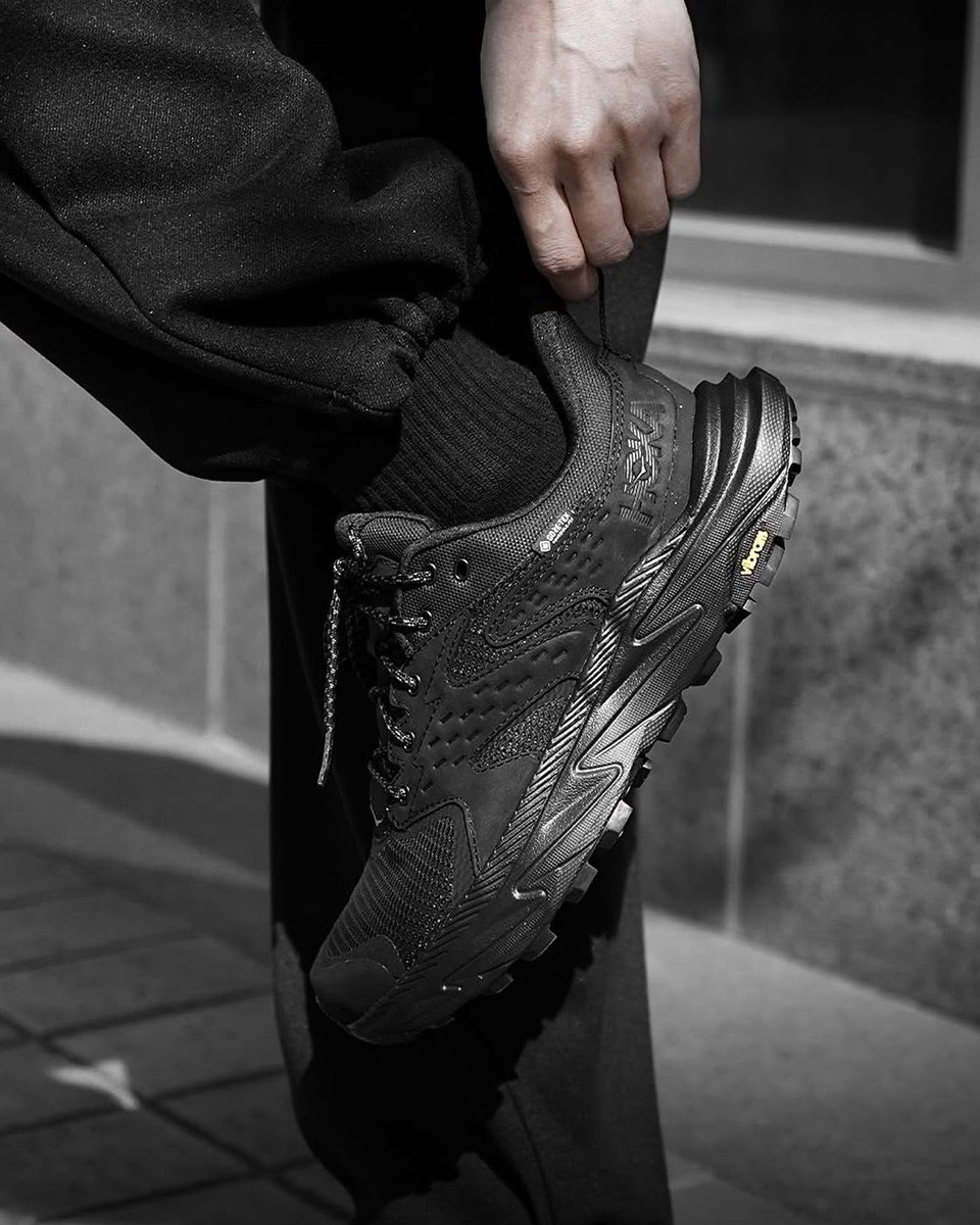 y_knman's tweet photo. え、HOKAの機能性シューズ良すぎない？
GORE-TEX × Vibramの無敵仕様
無骨なのに洗練された都会的なデザインが最高 https://t.co/SrJjaejfhh