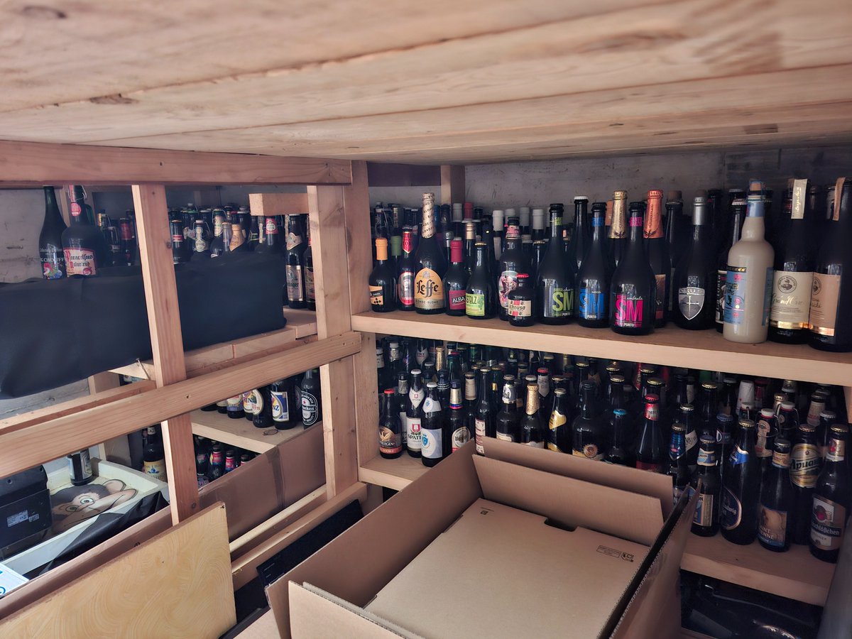 SuperBeerWorld's tweet photo. What you see on display is only part of the collection. πΊ
Around 2,500 more original full beer bottles are currently preserved in storage, waiting to be catalogued, organized or displayed.
Supercollezione Beer World keeps growing.
#BeerCollecting #Breweriana #BeerCollection https://t.co/DJo6uhywy5