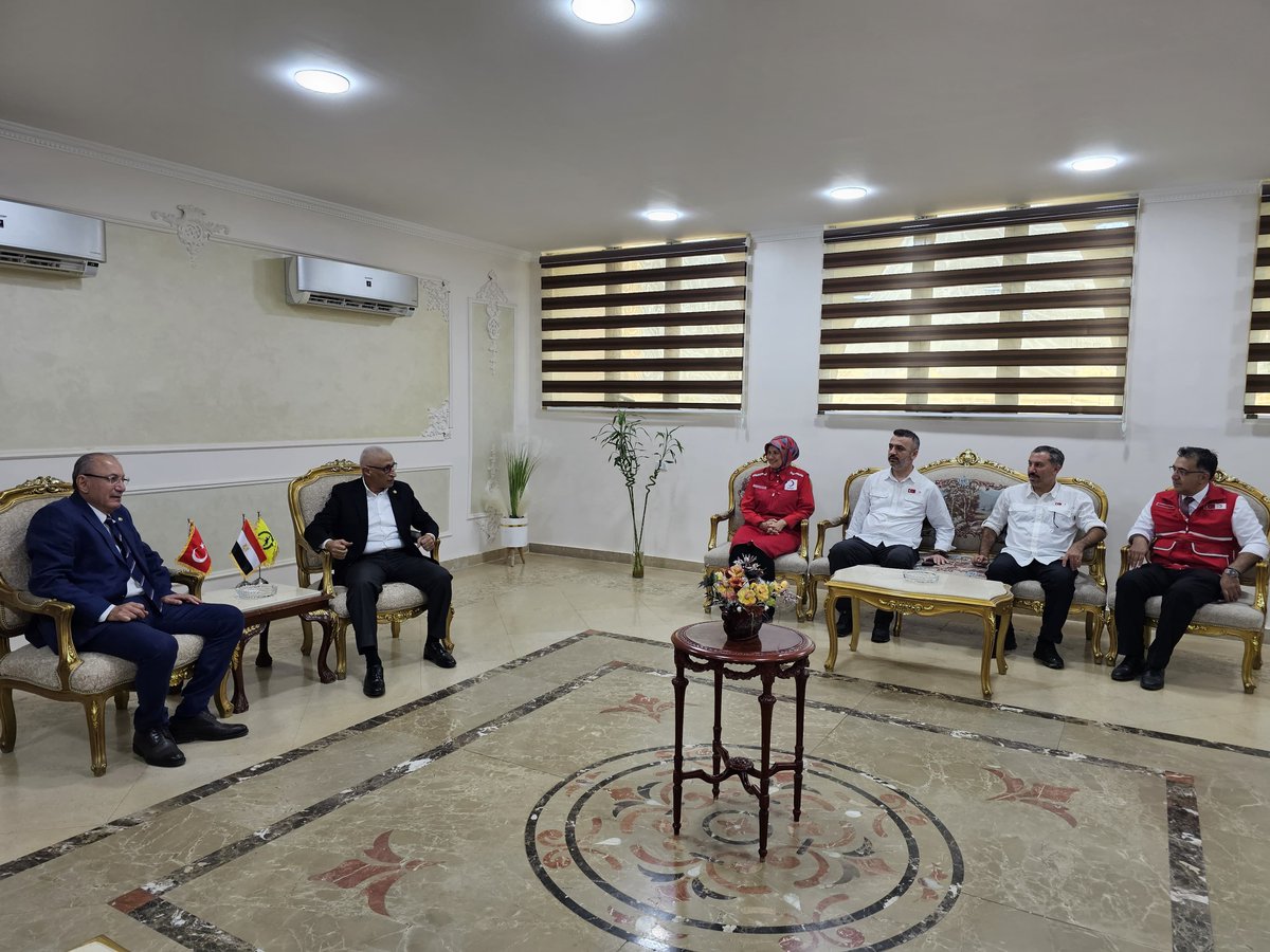 TC_KahireBE's tweet photo. Büyükelçimiz Salih Mutlu Şen, Kızılay Başkanımız Dr. Fatma Meriç Yılmaz ile birlikte Kuzey Sina Valisi General Khaled Megawer’i ziyaret etmiştir. https://t.co/jaEJy5jH5V