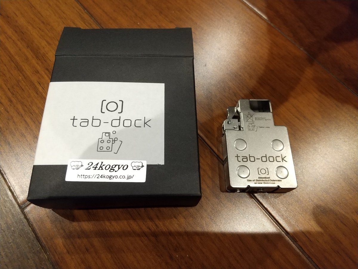 SingleRider_69's tweet photo. 煙草やめて早くも15年くらい。
昔使ってたZippoを再利用したくて「tab-dock」を購入してみました！
どっちのケースに入れるかしばし悩んだ結果、とりあえずミシュランに決定。
明日からさっそくミンティア入れて持ち歩きます。（もっと持ってたはずなのに、他のZippoが見つからない…） https://t.co/1Gx1ug5itB