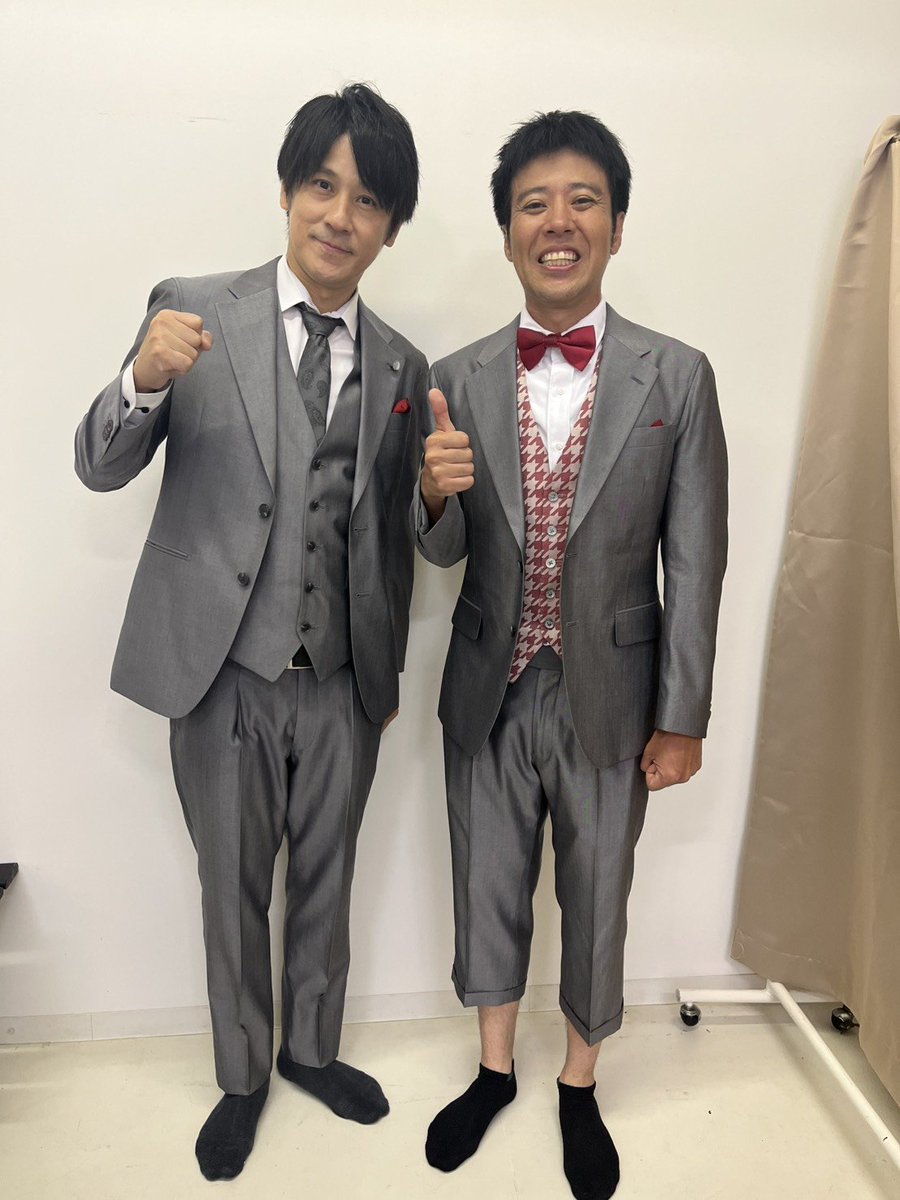 wowyear's tweet photo. 今日は単独ライブ来ていただいた皆さんありがとうございました🙇

またツアーとかもしてるので是非！

スーツも新調しまして、新たにグレーと紺色が増えました！

大阪市北区神屋町にあるBASE SEGRETAさんでオーダースーツ作って頂きました！！

めっちゃカッコイイです！

https://t.co/uiPk4C8SgB… https://t.co/SwUk8vjn4g