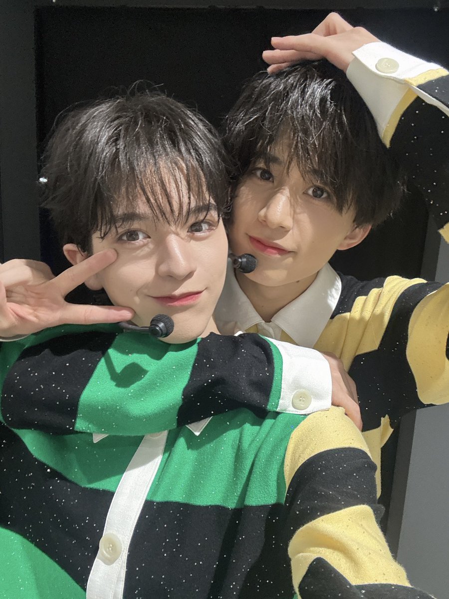 cloudten_member's tweet photo. 福間しんです🐻‍❄️⭐️

今日はなんとけんちゃんとユニット曲披露しました！
みなさんいかがでしたか？😳

今日もめちゃんこに楽しかったです！
来てくれた皆さんありがとうございました^_^♡
今週末は福岡でライブ‼️
ドキドキワクワクがんばります！

おやすみなさい〜🌟

#Cloudten #福間しん
#ずっしんどっしん福間しん