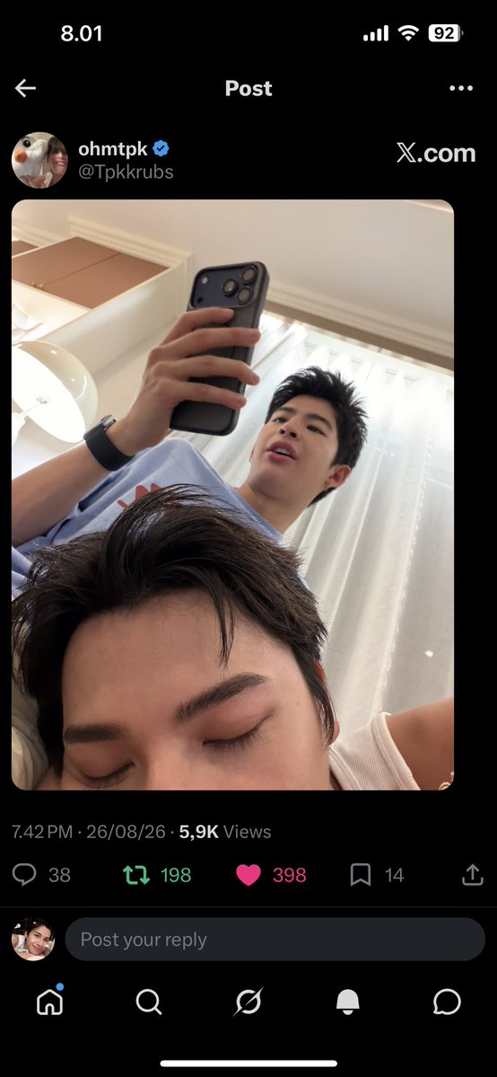 worneval2's tweet photo. dulu di tempat sesempit backseat mobil aja ohm ga berani tidur di paha pakin, sekarang ruangan segede itu maunya nempel terus kayak biji, gak mungkin enggak sih kalo kata gua.

from this:                              to this: https://t.co/RsKWKOdxOI
