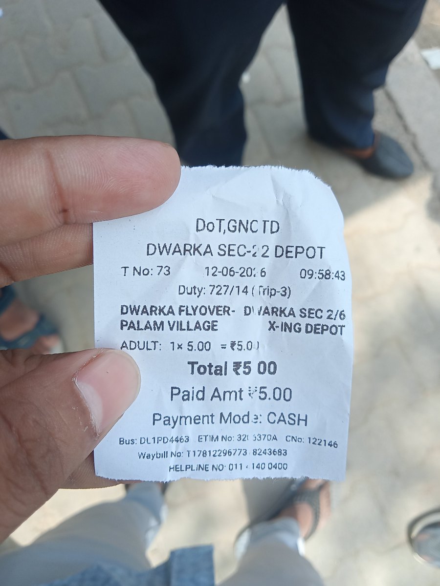 PrinceKumargnn's tweet photo. मैम, यह कौन सा नया नियम आपने लागू किया है? टिकट खरीदने के बाद भी DTC बसों में यात्रियों से ज़बरदस्ती दोबारा पैसे लिए जा रहे हैं वहीं, द्वारका फ़���लाईओवर से DPS मटियाला का किराया ₹5 है—इसका सबूत आपके सामने ही है।
@gupta_rekha 
@dtchq_delhi 
@divisionalcomm3 https://t.co/I99wtNCfWt