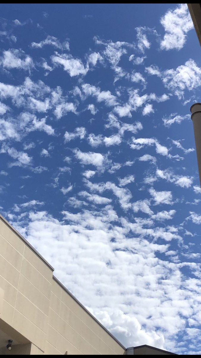 Numb__san's tweet photo. 今日はなんでかわからんけどワクワクする空でした。日差しは地獄でした。 https://t.co/1rnJB2RMdK