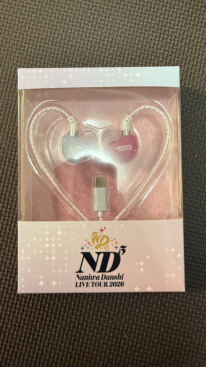 Naniwa_0208_'s tweet photo. 10月に参戦が決まりましたが日帰り弾丸ツアーになりそうなのでグッズ購入と撮影を兼ねて大阪城に行ってきました。
グッズの整理券取れなかったけど優しい方が代行してくださりイヤモニ買えました😭
まじで優しい😭 https://t.co/Cbg19VkzDi