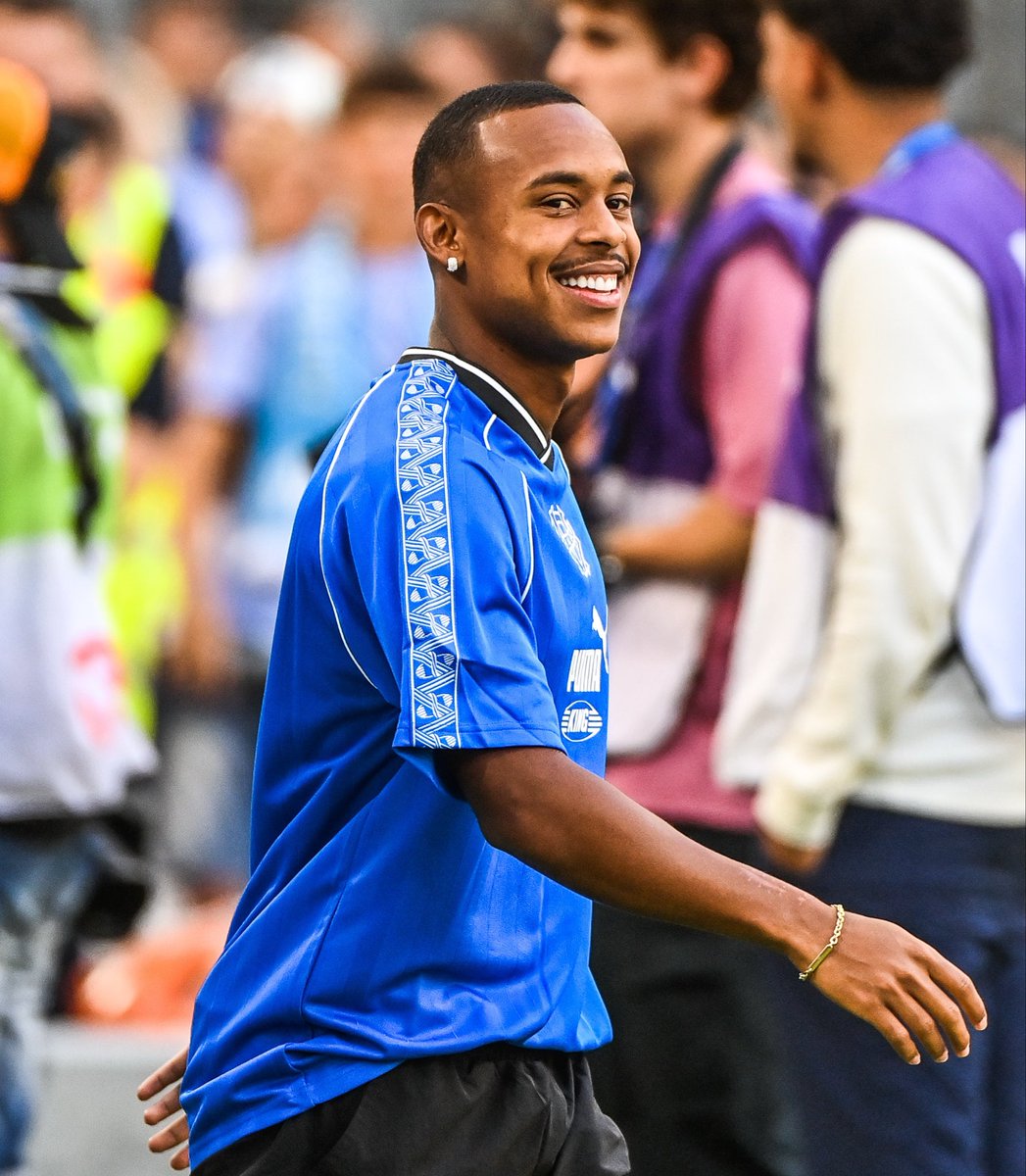 ActuFoot_'s tweet photo. 🚨 Walid Acherchour : « ÇA SERAIT UNE CATASTROPHE DE VOIR PAIXAO 🇧🇷 PARTIR DE L’OLYMPIQUE DE MARSEILLE. 😱

Je pense qu’il pourrait y avoir une CASSURE AVEC LES SUPPORTERS. Si tu ne remplaces pas Paixao 🇧🇷, ni Greenwood 🏴󠁧󠁢󠁥󠁮󠁧󠁿 numériquement, C’EST DRAMATIQUE. 😳

Aujourd’hui, Paixao est le joueur LE PLUS EN FORME DE L’OM et tu n’as pas remplacé Greenwood parce que tu ne peux pas enregistrer un joueur.

Paixao PÈTE LE FEU. 🥵

Autant l’année dernière, c’était un joueur qui était très bon en Ligue des Champions mais parfois un peu brouillon en Ligue 1 mais là, C’EST LE JOUEUR DANGEREUX, LE JOUEUR FRISSON, CELUI QUI FAIT LA DIFFÉRENCE. 

C’est un joueur de débordement, un joueur de percussions et il n’y en a pas beaucoup sur le marché. »

🎙️ @AfterRMC