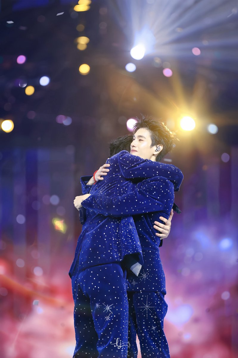 leejamxxxx's tweet photo. รับคับ เปล่งประกายไปด้วยกันแบบนี้อีกนานๆเลยนะ

PONDPHUWIN 6 YEARS OF BLOOMING

#PondPhuwinSIXbySide
#PondPhuwin #ปอนด์ภูวินทร์ https://t.co/mY60NT6kjB