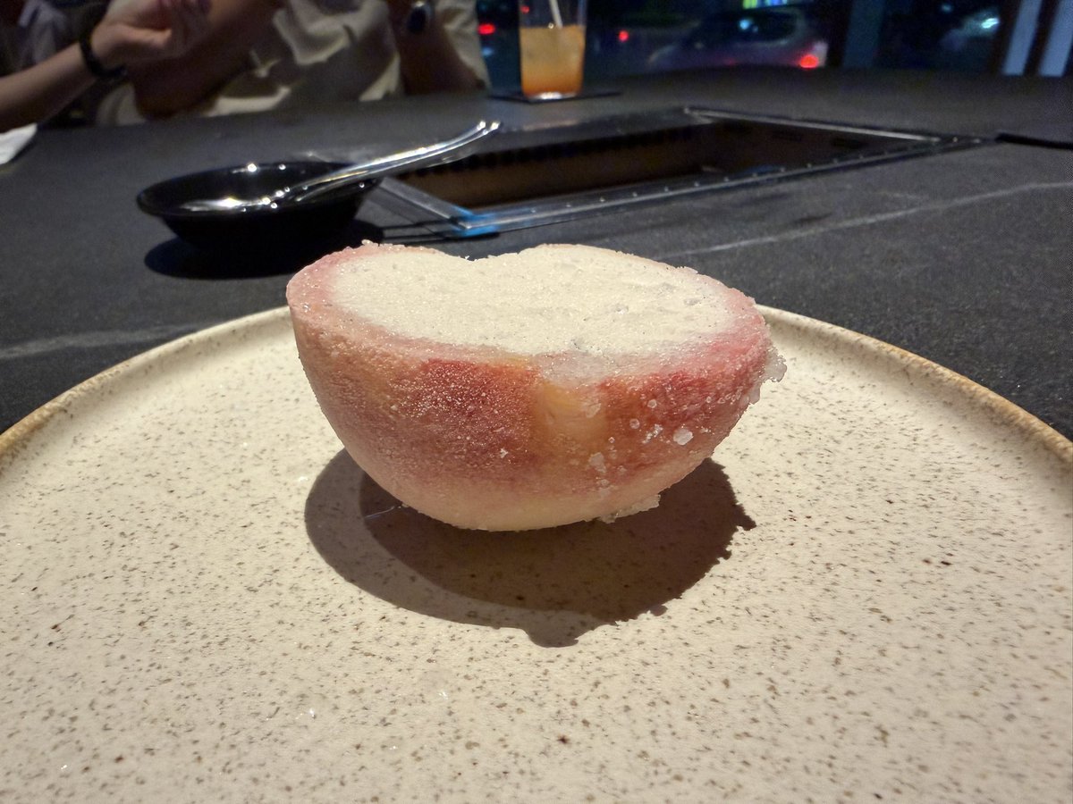 Freyaaaaaa2019's tweet photo. เมื่อไม่กี่วันก่อน ไอศกรีมรสพีชที่กินที่กรุงเทพฯ ก็อร่อยมากเหมือนกันนะคะ 🍑🍦💕
#AtomPariya https://t.co/AUzZZBY2qP